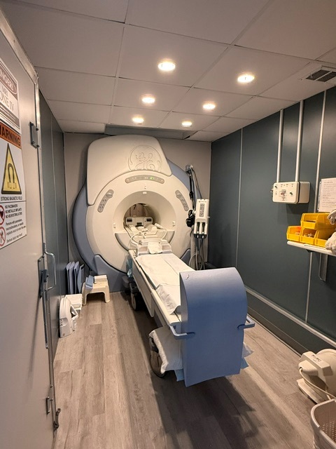 Mobile GE Signa HDxt 1.5T MRI, HD23.0, photo 2 of 7